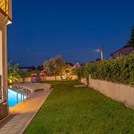 Apartament Defne-ozel Havuzlu Genis Bahceli Luks