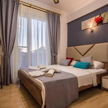 Defne-ozel Havuzlu Genis Bahceli Luks Apartament *