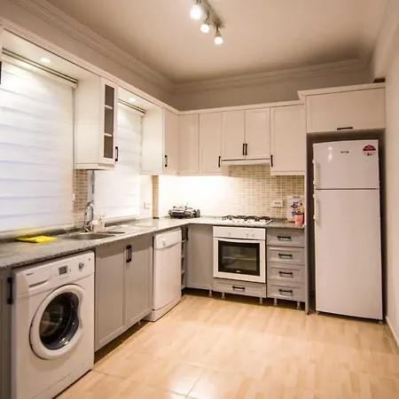 Defne-ozel Havuzlu Genis Bahceli Luks Apartament