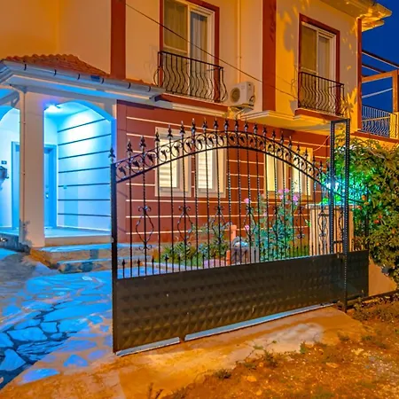 Defne-özel Havuzlu Geniş Bahçeli Lüks Fethiye