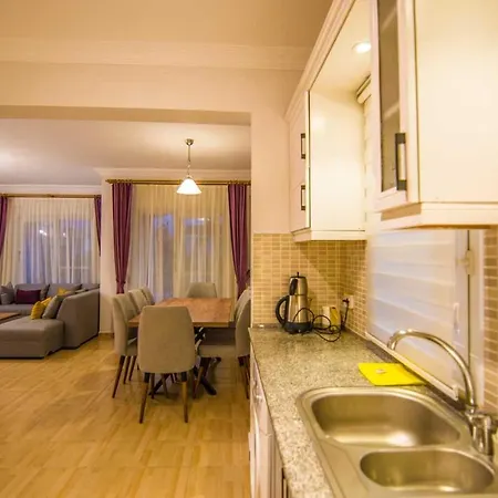 Defne-özel Havuzlu Geniş Bahçeli Lüks Apartamento Fethiye