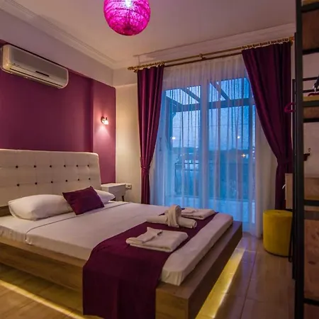 Defne-özel Havuzlu Geniş Bahçeli Lüks Apartamento Fethiye